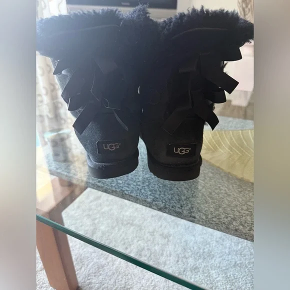 UGG® Bailey Bow II Boot - Big Kid - Black size 5Y - Picture 2 of 10